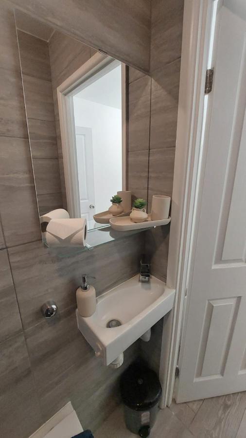 Double En-suite Available In 3 Bed Apt *